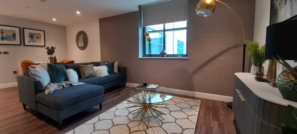 Interior Designed 1 Bed Flat With Parking Slough view 3