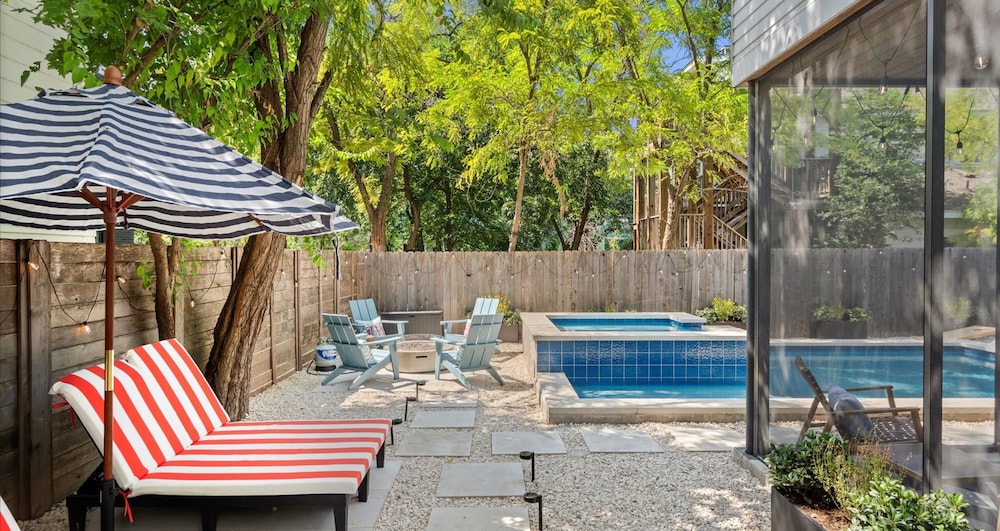 Eclectic Group Getaway With Pool Patio Fire Pit