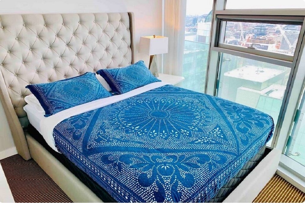 Luxury Condos at York Street - Image 5