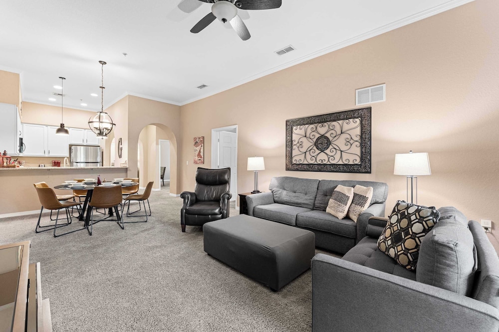 Homey Nature Escape Sleeps 6!