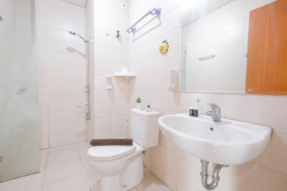 Good Location 2Br Apartment At Woodland Park Residence