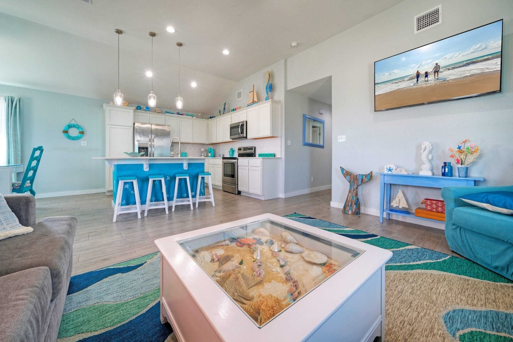 Port A Getaway Games, Grill, Close to Beach Sandy Feet Retreat by Avantstay