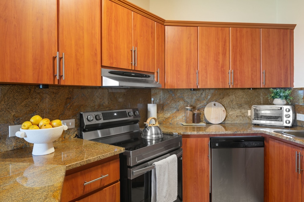 Beachfront Paradise 2BR Crescent Beach Seaside