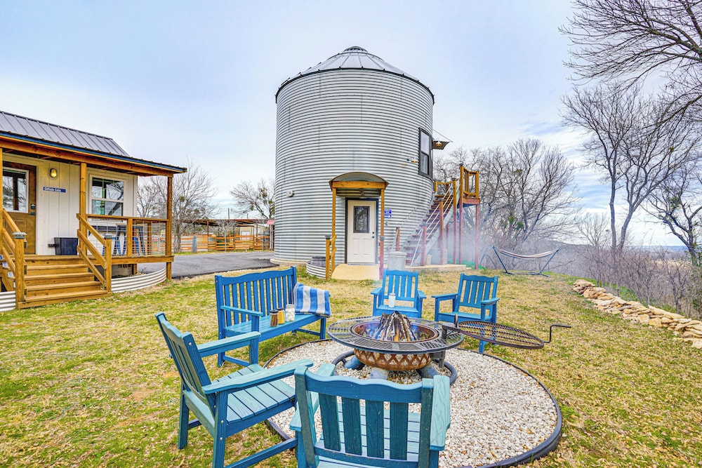 Rural Retreat w/ Water View! 9 Mi to Dtwn Granbury