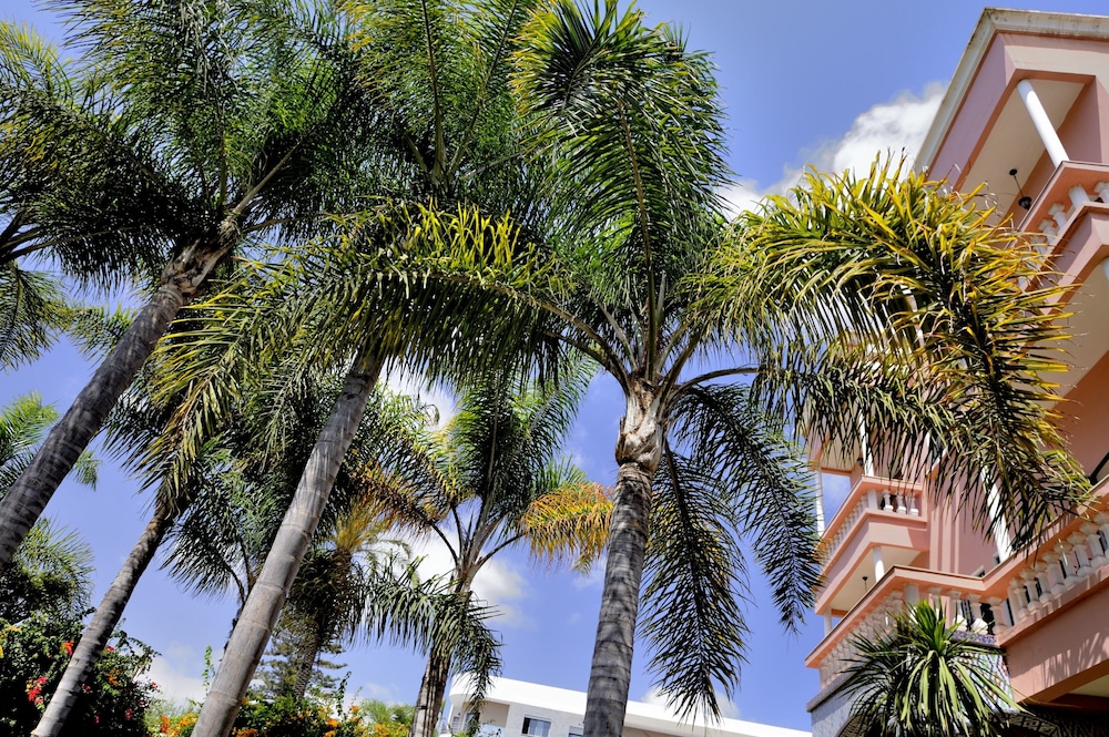 Lhostel
