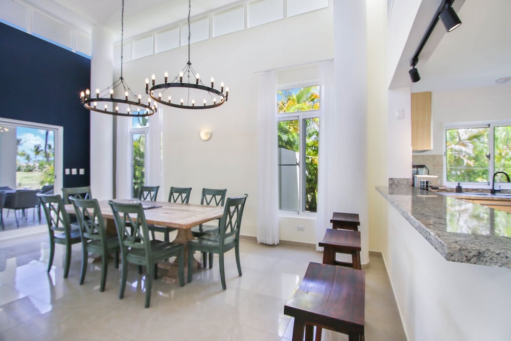 Luxury Golf Villa in Bavaro Cocotal Palma Real Pool Jacuzzi Staff