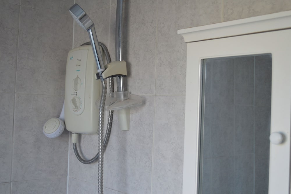 Colindale/sleeps7/privategarden/3br/freeparking/