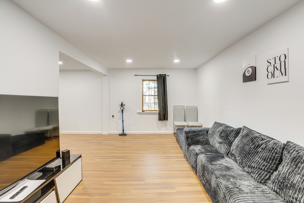Updated Getaway w/ Sauna & Yard in Bloomsbury!