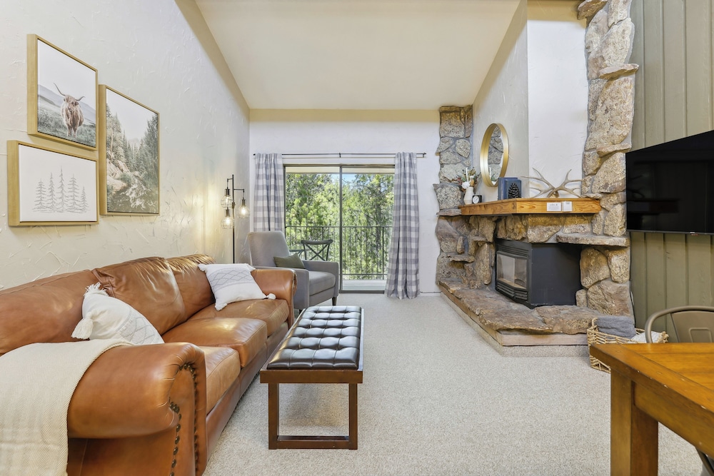 Cozy Winter Park Condo: Bike, Ski, & Hike!