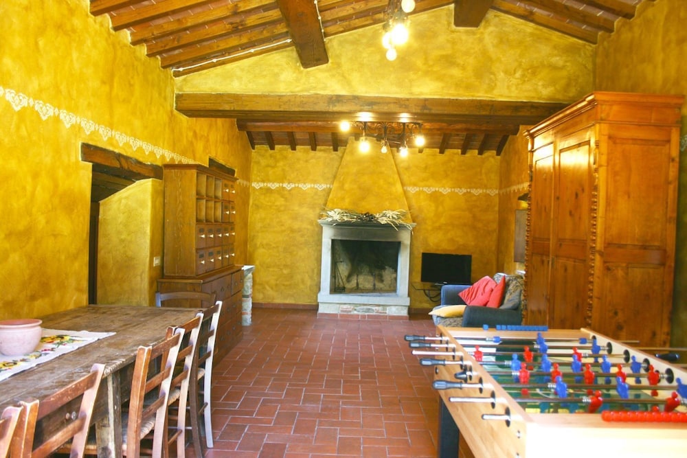 Wonderful private villa for 16 people with WIFI, private pool, TV and parking