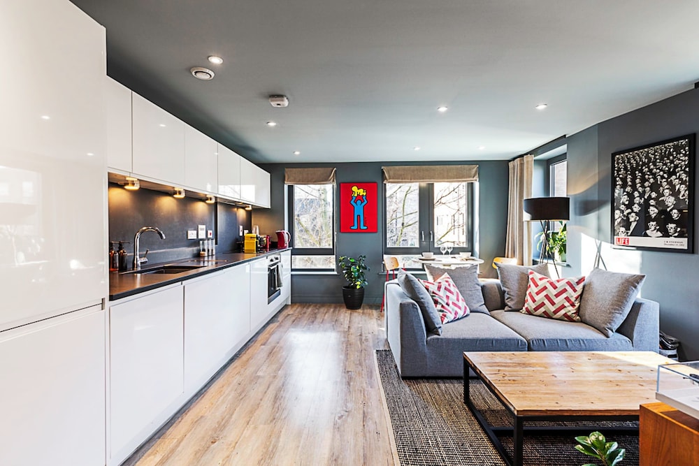 Bermondsey Bliss: Views, Comfort, and City Access!