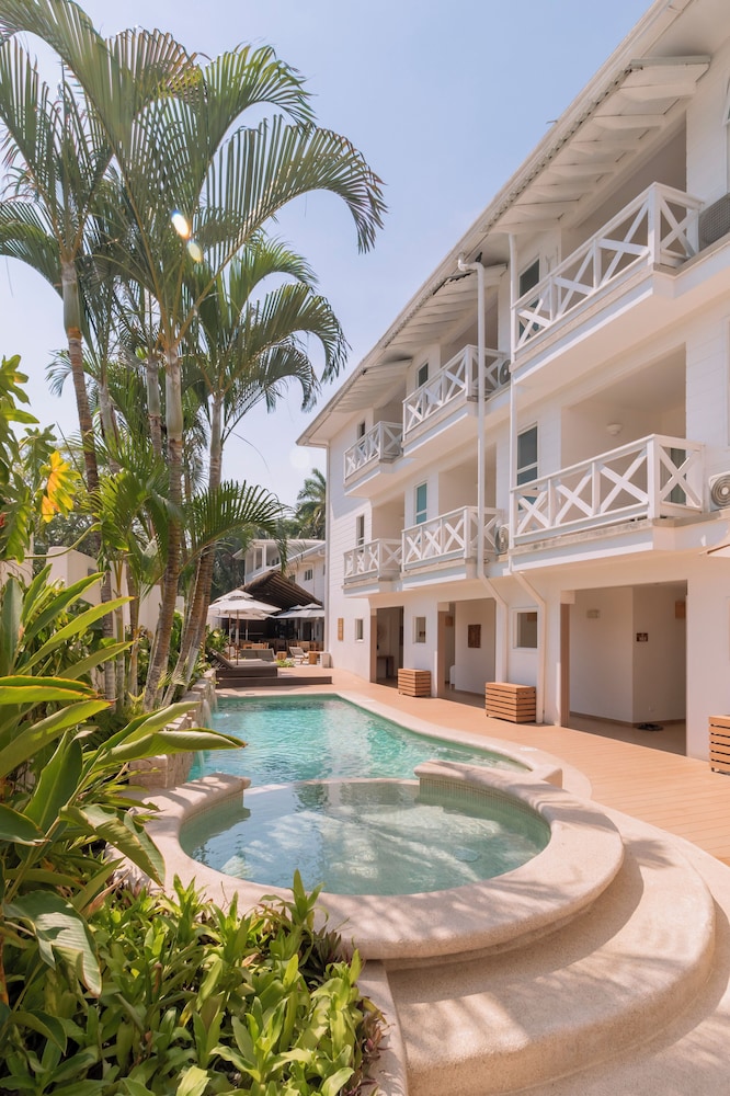 Hotel Santa Teresa by the Beach - Image 1