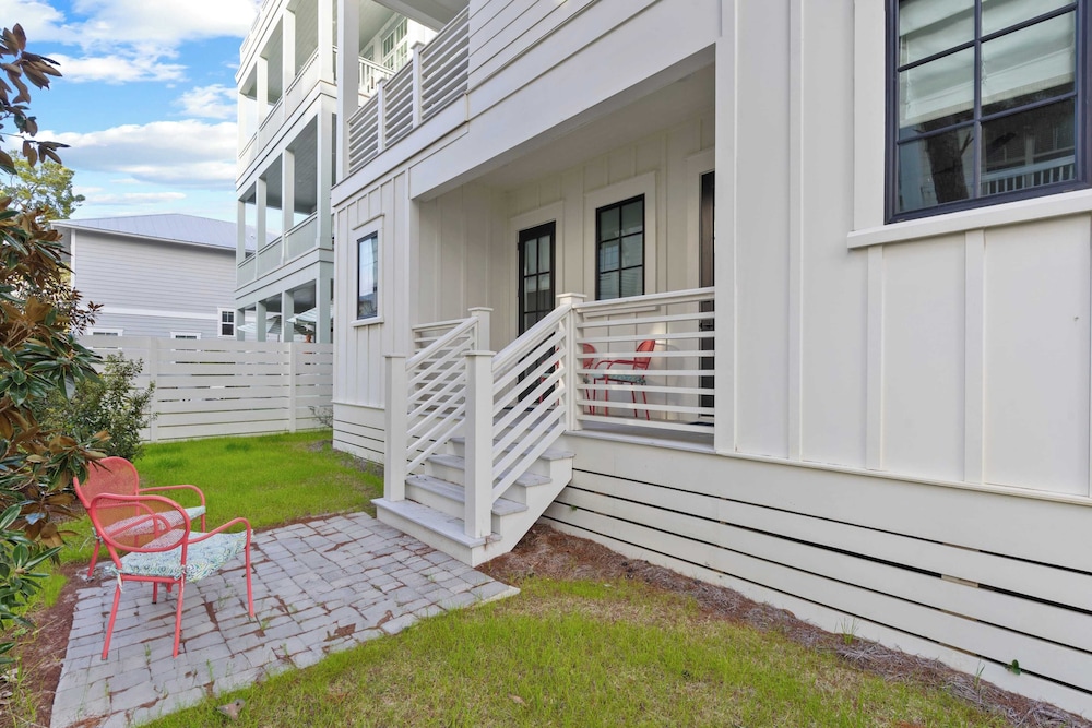 Rooftop Deck w/ Views, Pool, Luxury 5bdr Resorting To Happiness by Avantstay