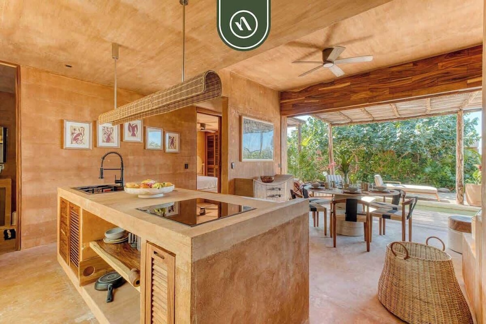 Stunning Two-bedroom Ocean View House - Mazul