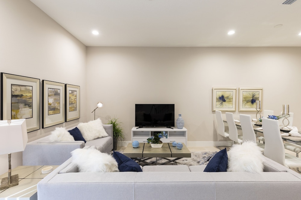 Summerville Vacation Homes by Columbia Management