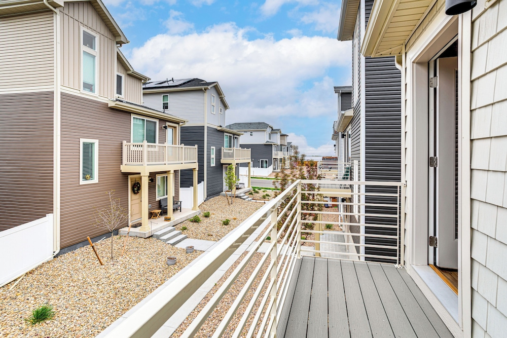 13 Mi to Dtwn Denver: Spacious Home w/ Balcony!