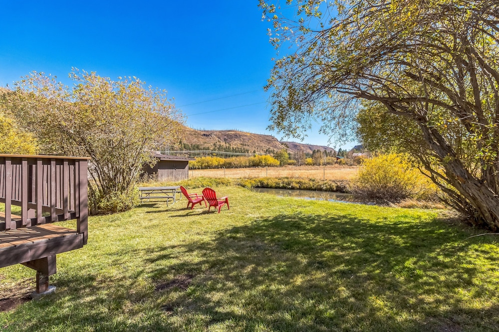 Cozy Cabin Retreat With Scenic Views 2 Bedroom Cabin