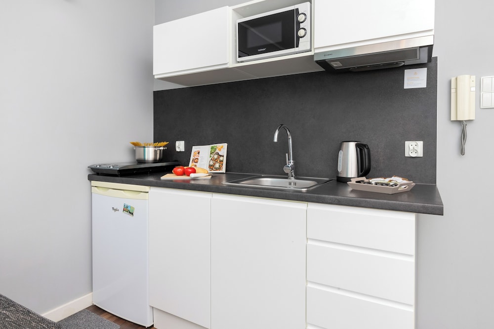 Gdańsk Chmielna Apartment by Renters view 3