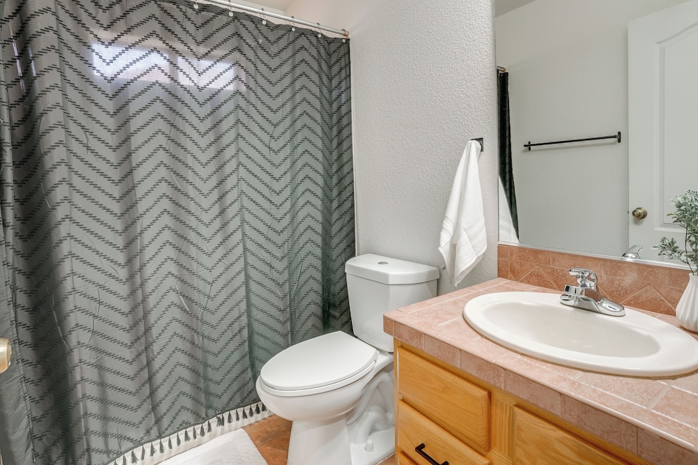 Near Golf Courses: Poolside Paradise in Yuma!