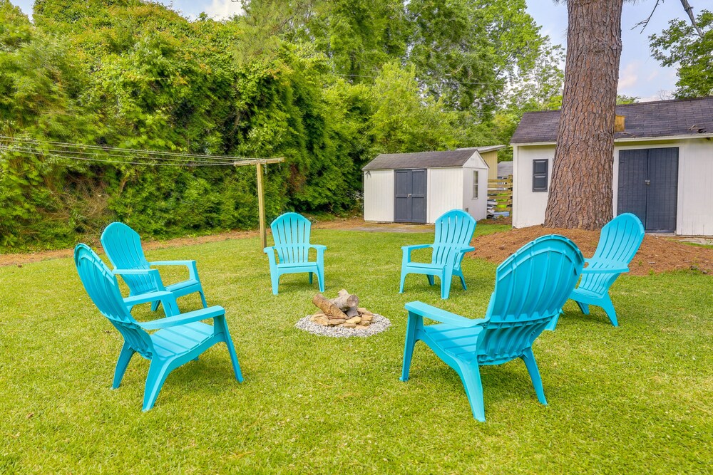 Charming New Bern Cottage w/ Grill & Fire Pit!