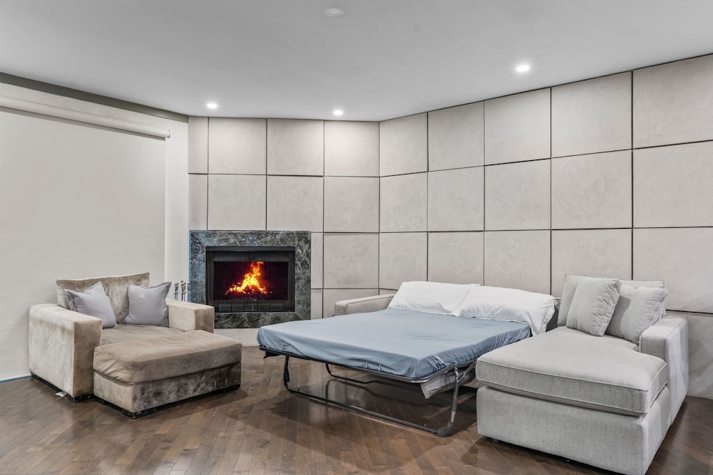 Stylish Westwood Condo