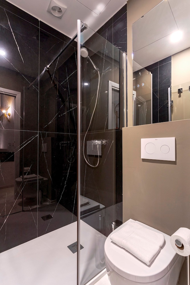 Cozy 3BD Duplex With Private Pool in Seville Center Gran Poder III
