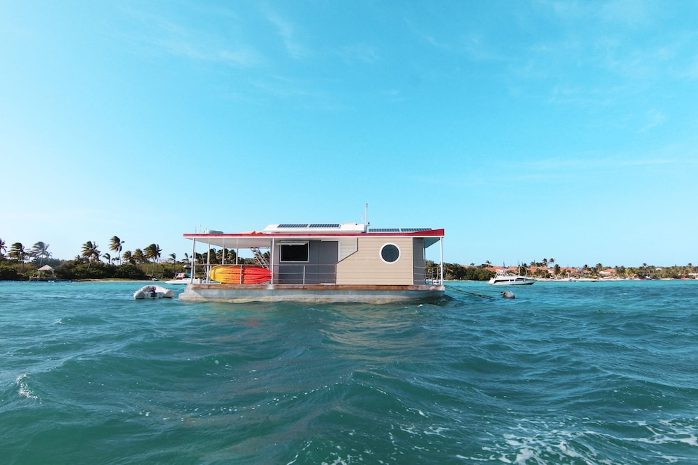 Aqua Lodge