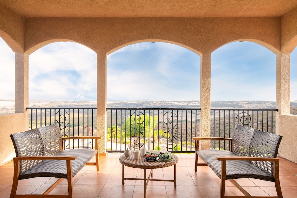 Colina by Avantstay Secluded Mountain Top Oasis w Pool Hot Tub Putting Green