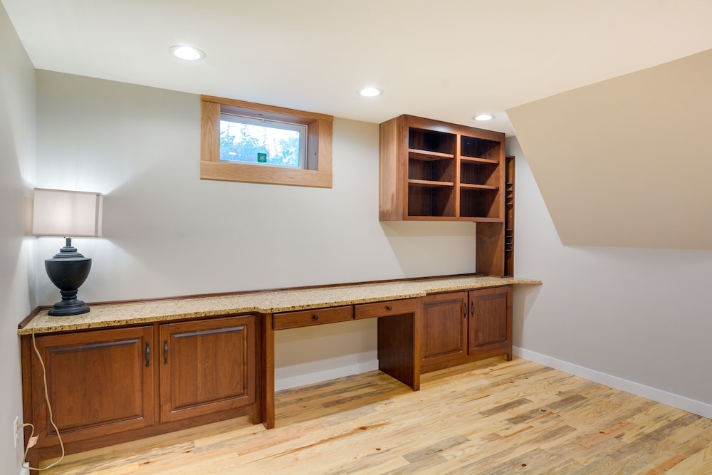 Springfield Vacations - Whimsical Cottage Near Springfield Art Museum! - Property Image 14