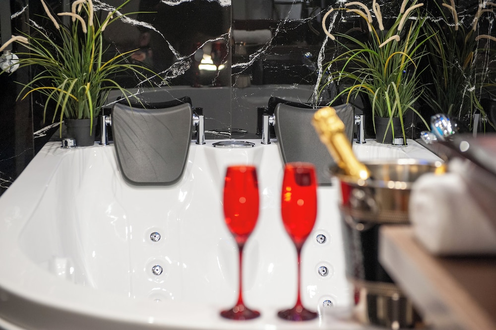 Farnese Jacuzzi Apartment