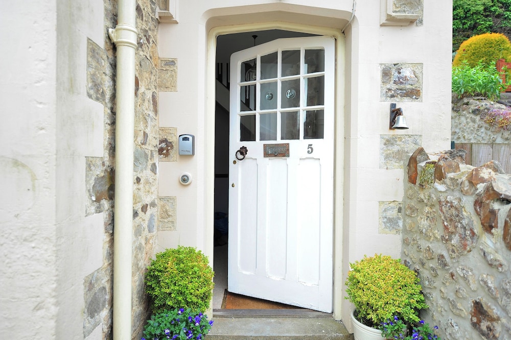 5 Belmont Terrace