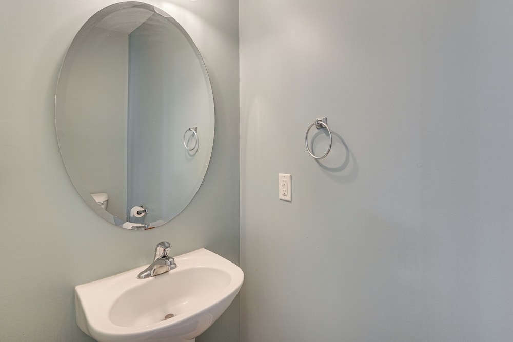 6 Mi to Dtwn Raleigh: Townhome w/ Fenced Patio!
