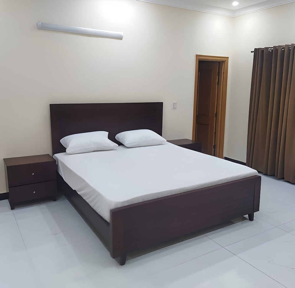 golden Oak Residence view 4