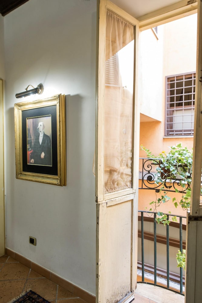 Estate4home - Trevi Fountain Apartment