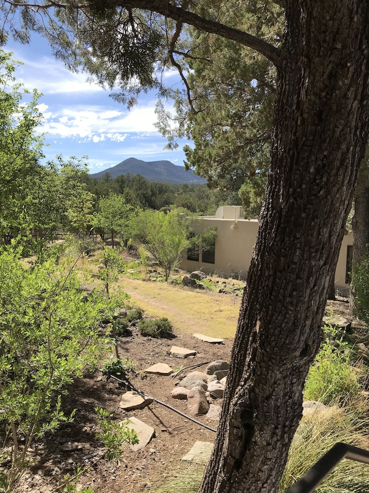 Bear Mountain Lodge