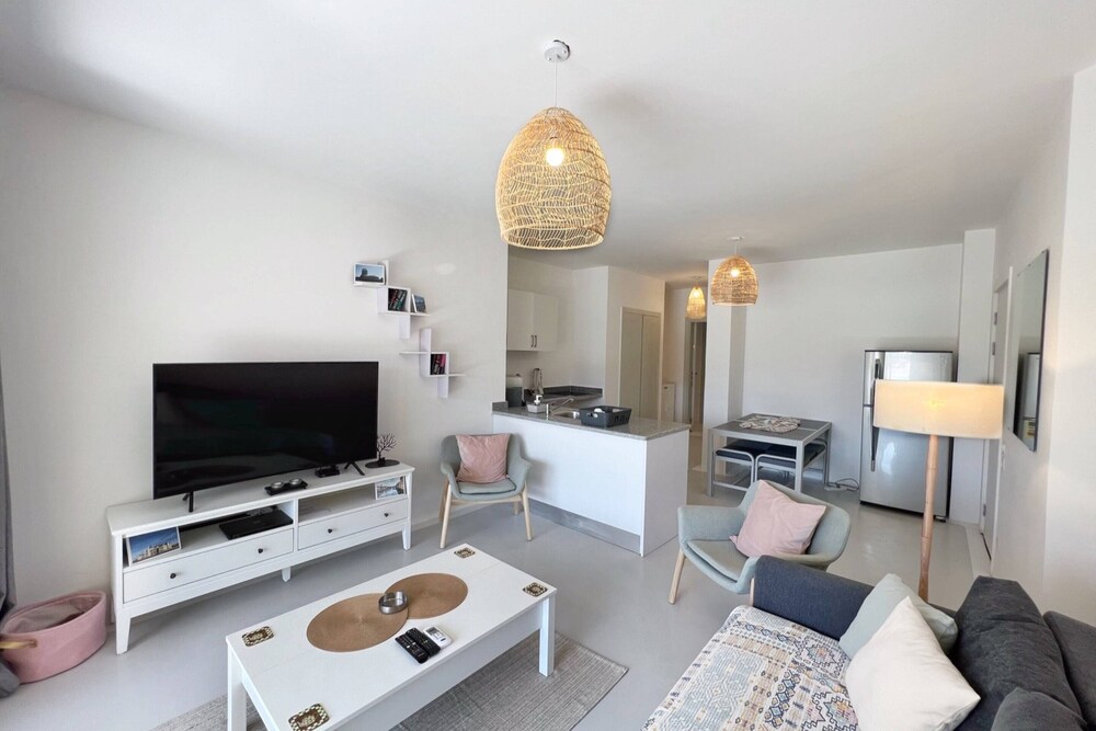Xuru Stays I Lagoonfront Easy 1bdr @ Swan Lake El Gouna