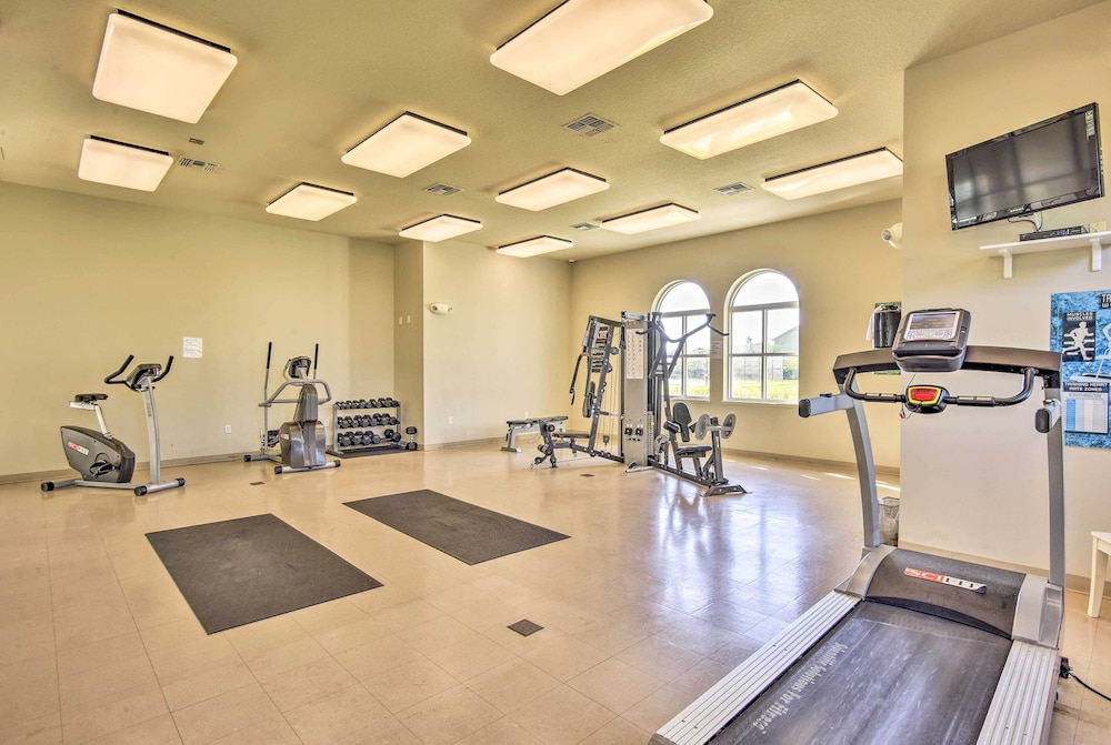 10 Mi to Disney: Family Home w/ Game Room!