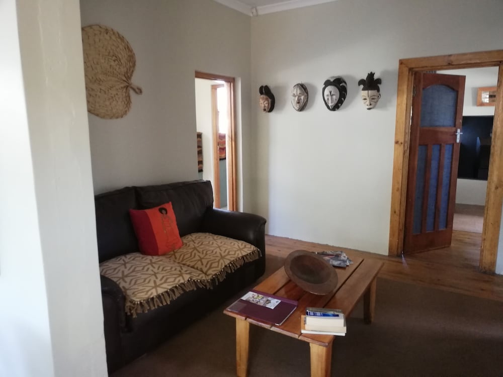Inyathi Guest Lodge & Self Catering Chalets