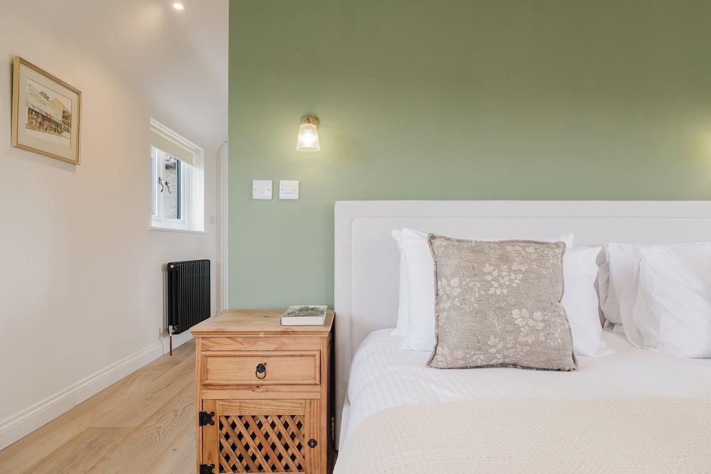 Mulberry Cottage 5BD in Wiltshire