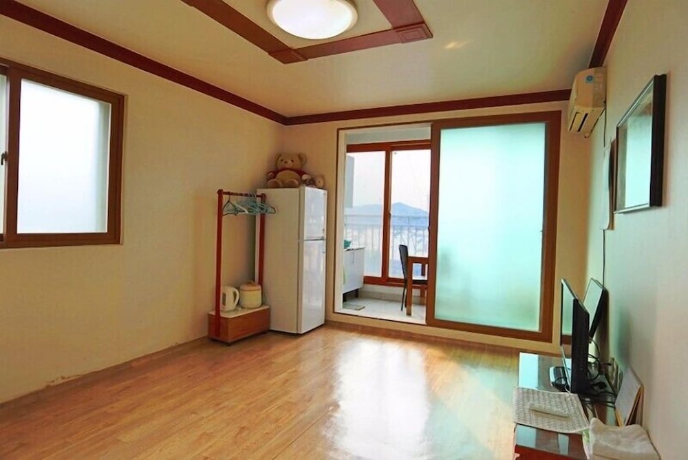 Yeongheungdo Seayard Pension