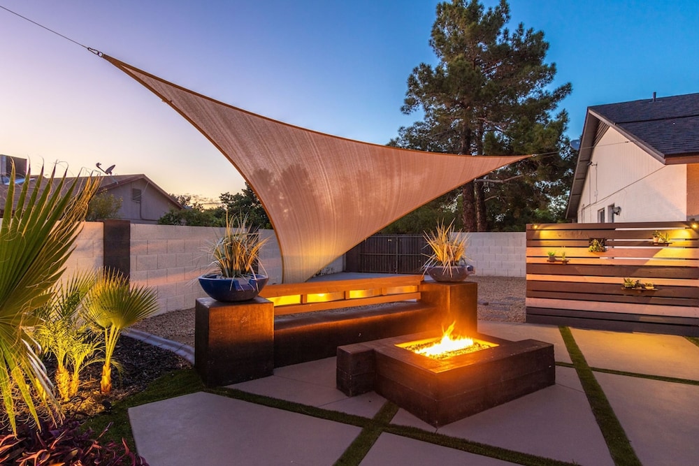 Kings Lux Escape Free Htd Pool Cabana BBQ Firepit