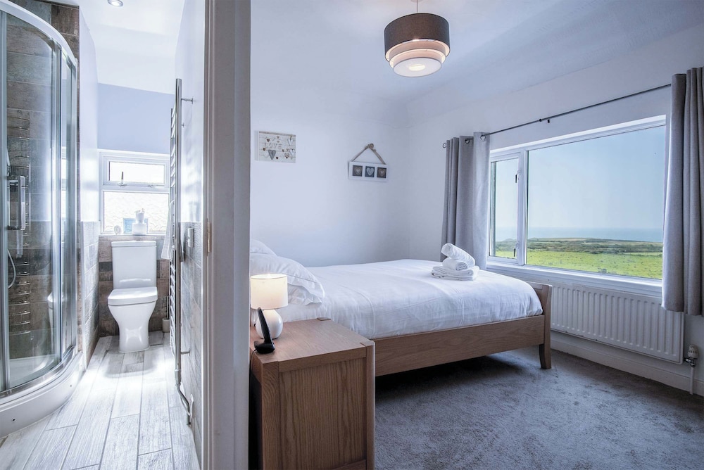 Channel View 3 Bedroom Rhossili Bay view 4