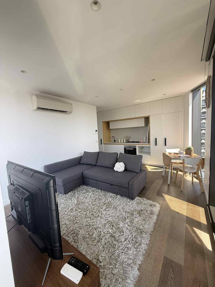 Cosy 2 Bedroom Apartment With Pool, gym and Sauna