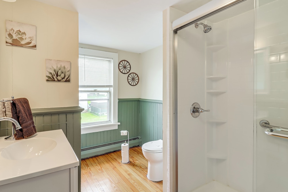 Walk to Saylors Lake: Townhome w/ Shared Perks!