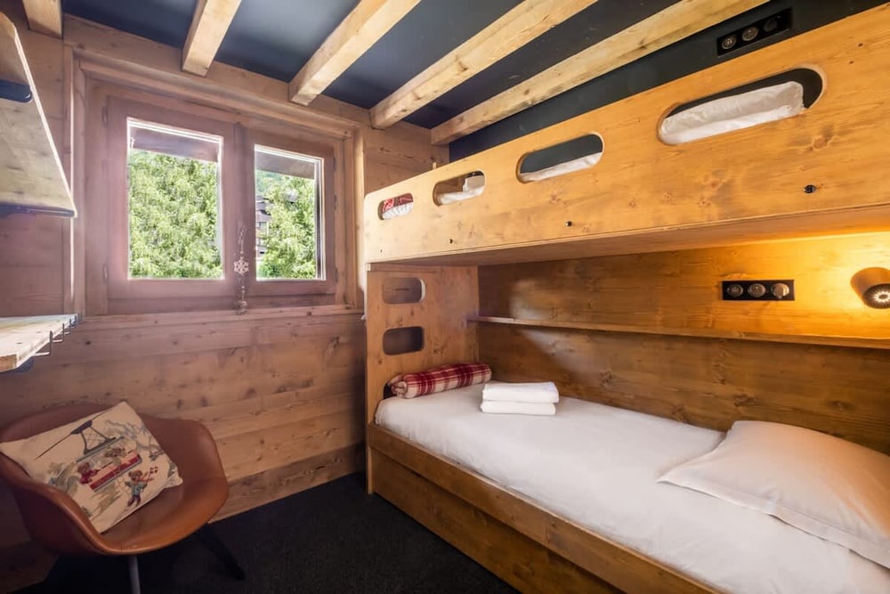 Chalet Racar for 4 People Town Center and Mountain View