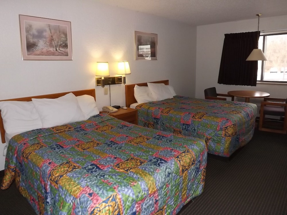 Kansas City Vacations - KCI Lodge - Property Image 29
