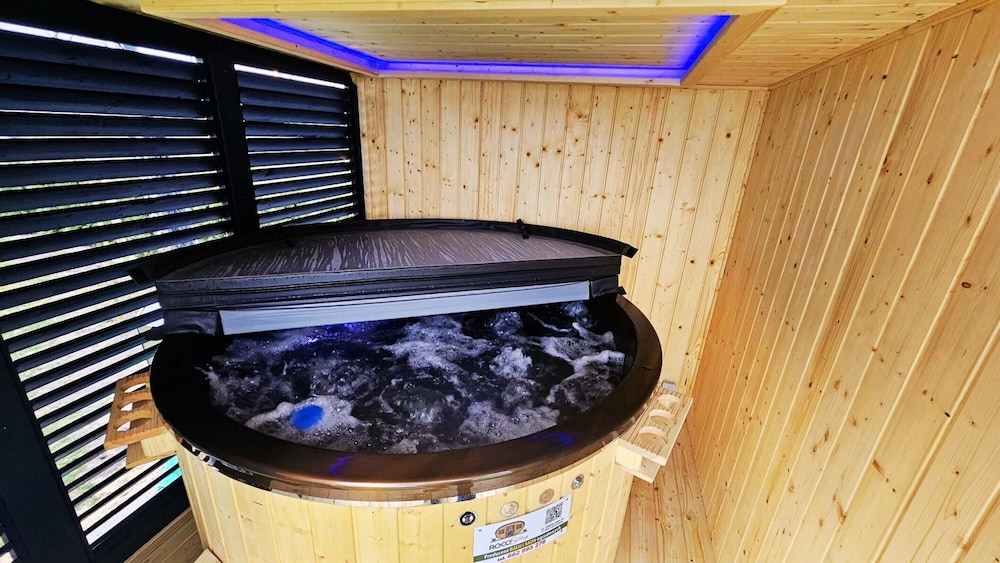Holiday Homes, Summer Pool, Sauna, Whirlpool