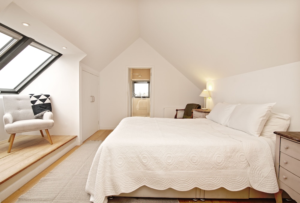 Solas, Ormiscaig, Luxury Coastal Retreat view 5