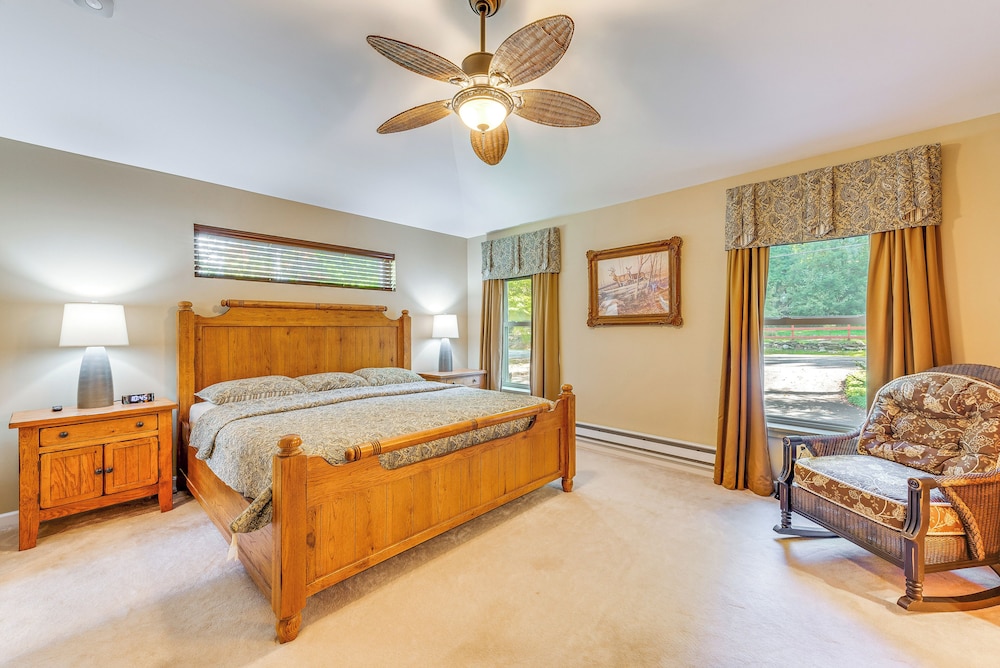 Arrowhead Lake Retreat w/ Dock + Pool Access!