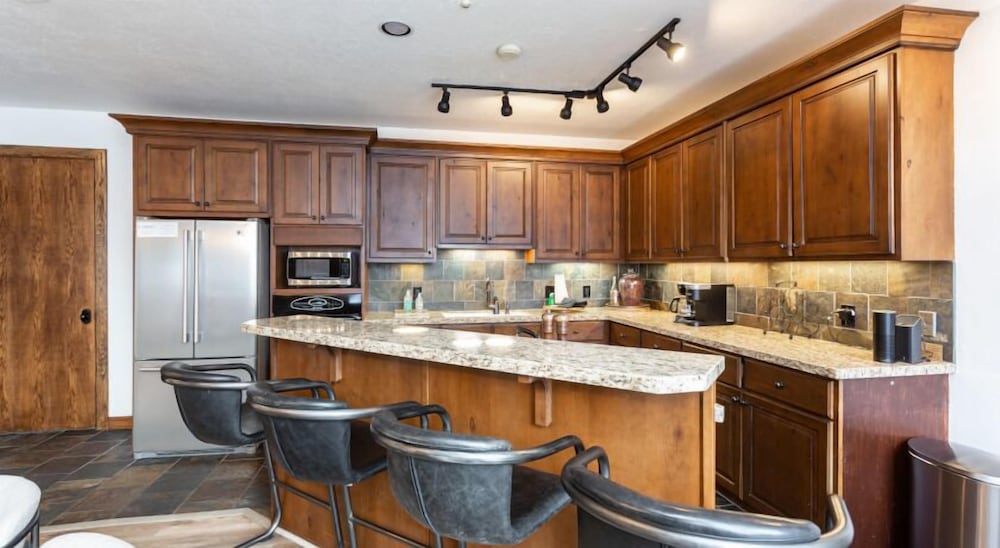 Pinnacle at Deer Valley Resort - Four Bedroom Condo with Hot Tub #1263 4 Condo